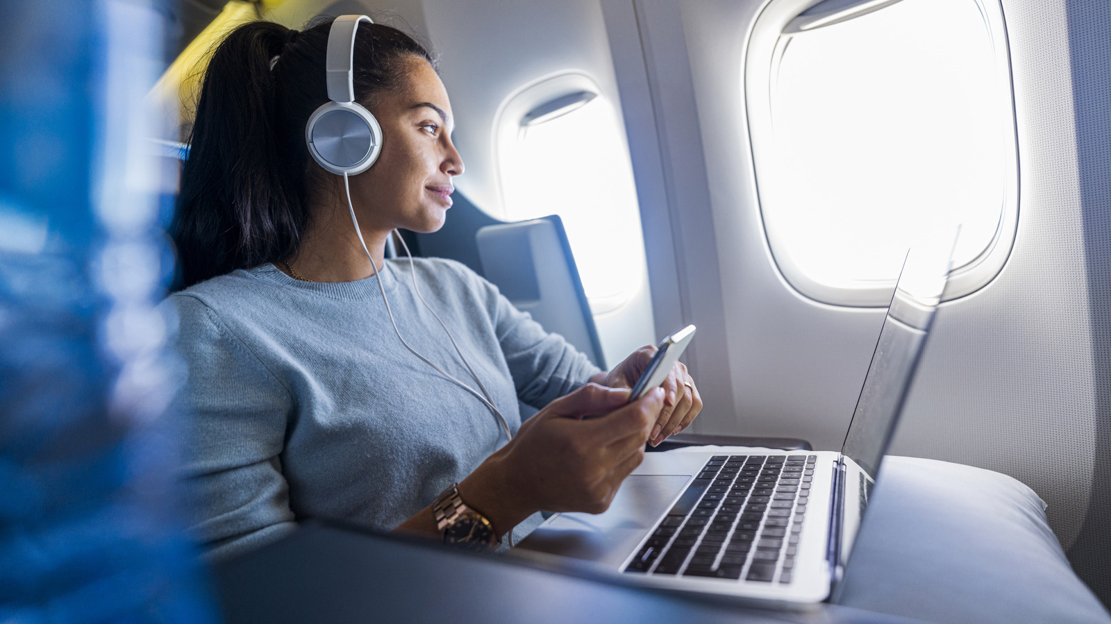 9 Travel Gadget Terbaru yang Wajib Dibawa Biar Liburan Makin Gampang