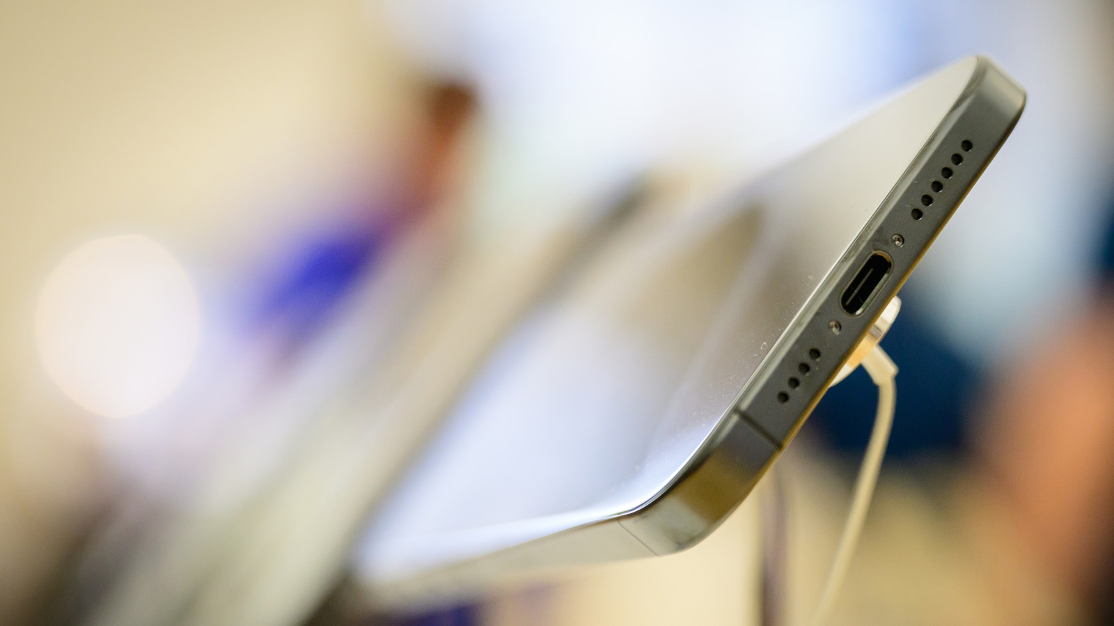 USB-C Bukan Cuma Buat Charger, Ini 5 Kemampuan Tersembunyi yang Jarang Dipakai