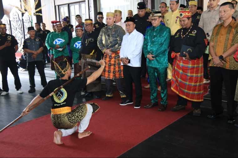 Wagub Kalimantan Barat Krisantus Kurniawan Lantik Pengurus YPBM se-Kalbar