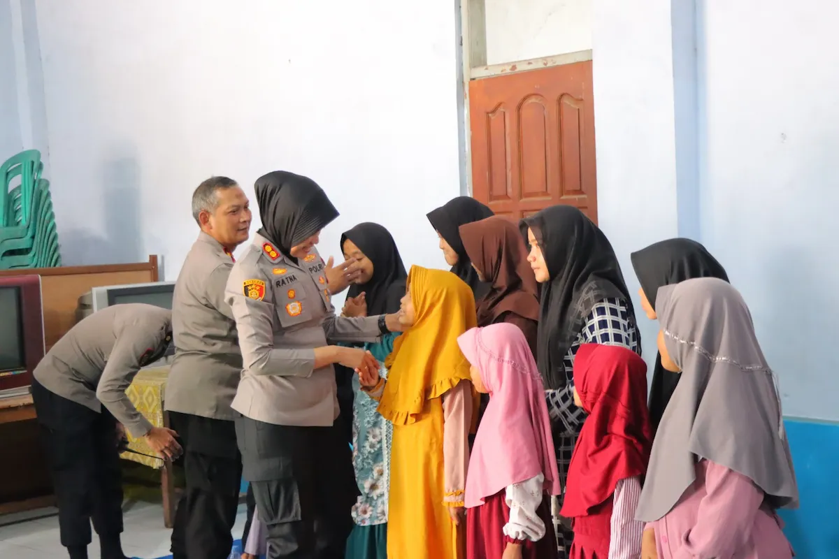 Kapolres Kendal AKBP Ratna Quratul Ainy Kunjungi Panti Asuhan Muhammadiyah Sutejo, 50 Anak Terima Santunan dan Motivasi