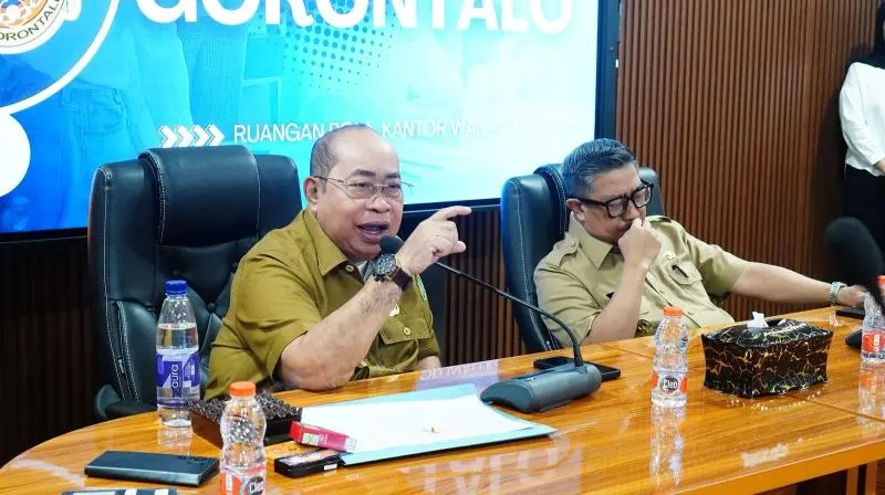 Wali Kota Gorontalo Adhan Dambea Sindir DPRD: Disiplin Saat Perjadis, Sering Telat Masuk Ruang Rapat