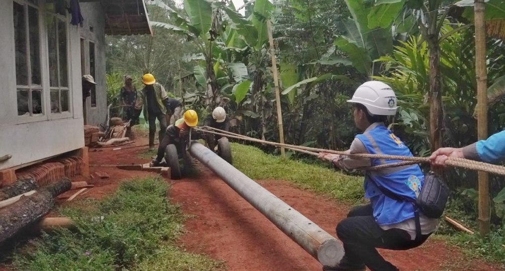 PLN Sambungkan Listrik ke 2.930 Rumah di 210 Desa Jawa Barat, Total Jaringan Baru Capai 237 Kilometer