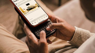 Clicks Power Keyboard Rilis Seharga USD 99, Aksesori QWERTY BlackBerry untuk iPhone dan Galaxy Fold