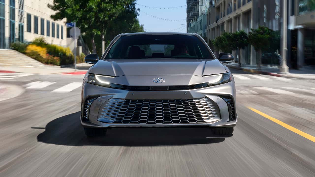 Toyota Camry Ditarik Lagi di AS: Speedometer Mati Mendadak, Software Update Jadi Solusinya