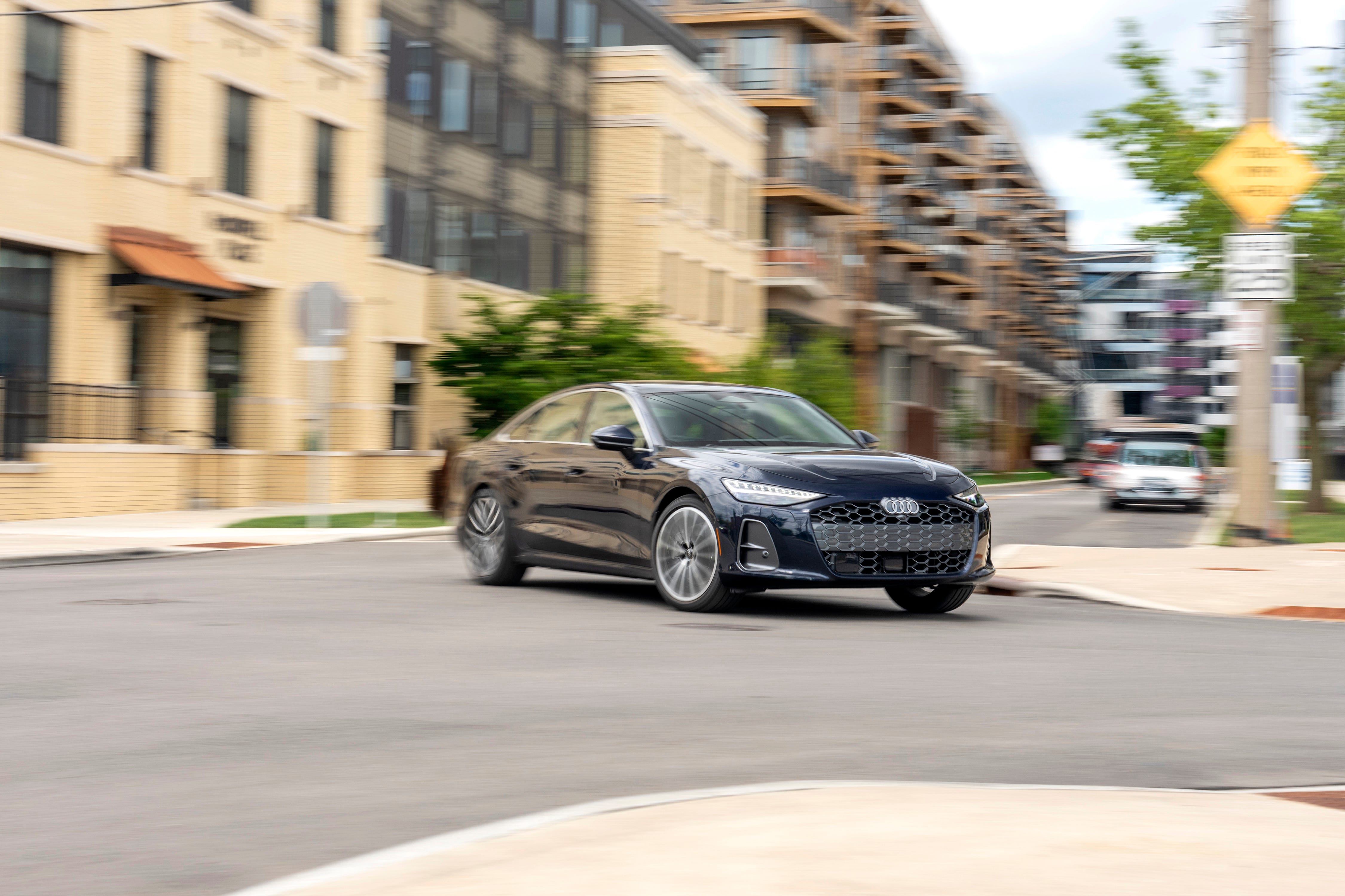 Review 2027 Audi A6: Sedan Sporty yang Senyap, Tapi Dasbor Layarnya Bisa Bikin Pusing