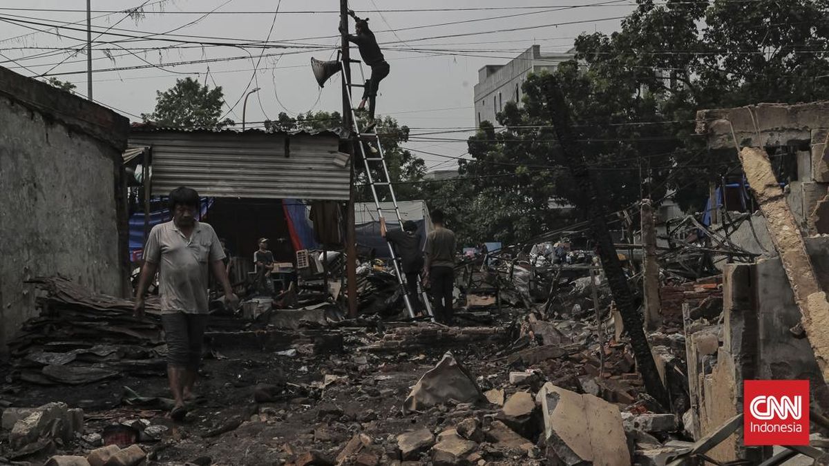 Kebakaran Permukiman Padat Makassar Hanguskan 37 Rumah, 245 Warga Terdampak