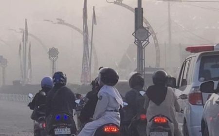 Kabut Asap Karhutla Sampit Makin Pekat, 704 Warga Kena ISPA dan Penerbangan Terganggu
