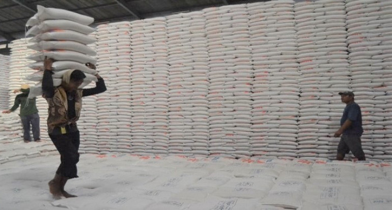 Stok Beras Bulog Capai 5,25 Juta Ton, Serapan Gabah Petani Tembus 3,67 Juta Ton