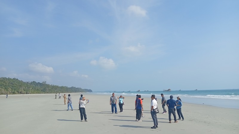 Pantai Dungun di Lingga Simpan Pasir Putih Sepanjang Satu Kilometer, Akses Jalan Masih Jadi Pekerjaan Rumah