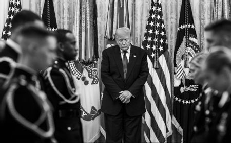 Trump Instruksikan Tim Negosiasi Tagih Kompensasi ke Iran atas Korban Bom Pinggir Jalan