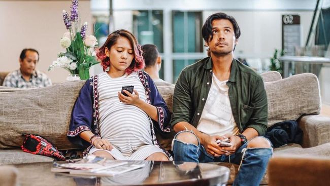 12 Film Indonesia tentang Ibu Hamil dan Mengurus Bayi, dari Drama hingga Komedi