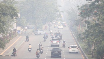 Pemprov Kalbar Tetapkan Status Darurat Karhutla, Ribuan Warga Pontianak Terpapar ISPA Akibat Kabut Asap