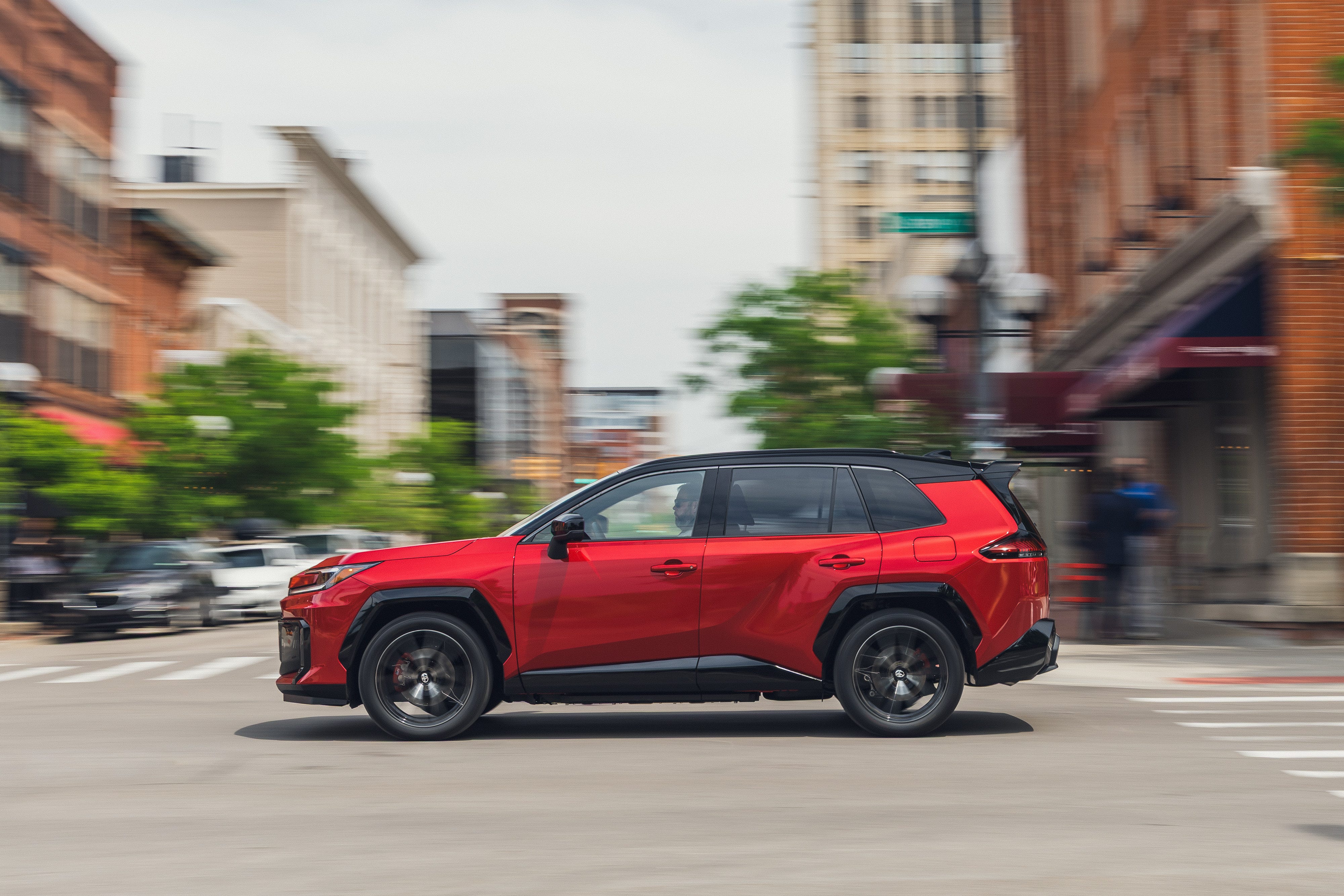 Test Drive Toyota RAV4 GR Sport PHEV 2026: SUV Kompak 324 HP yang Justru Irit BBM