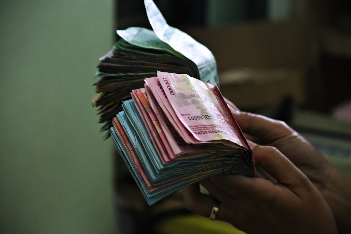 Rupiah Melemah ke Rp17.881 per Dolar AS, Tiga Sentimen Ini Membebani Mata Uang Garuda