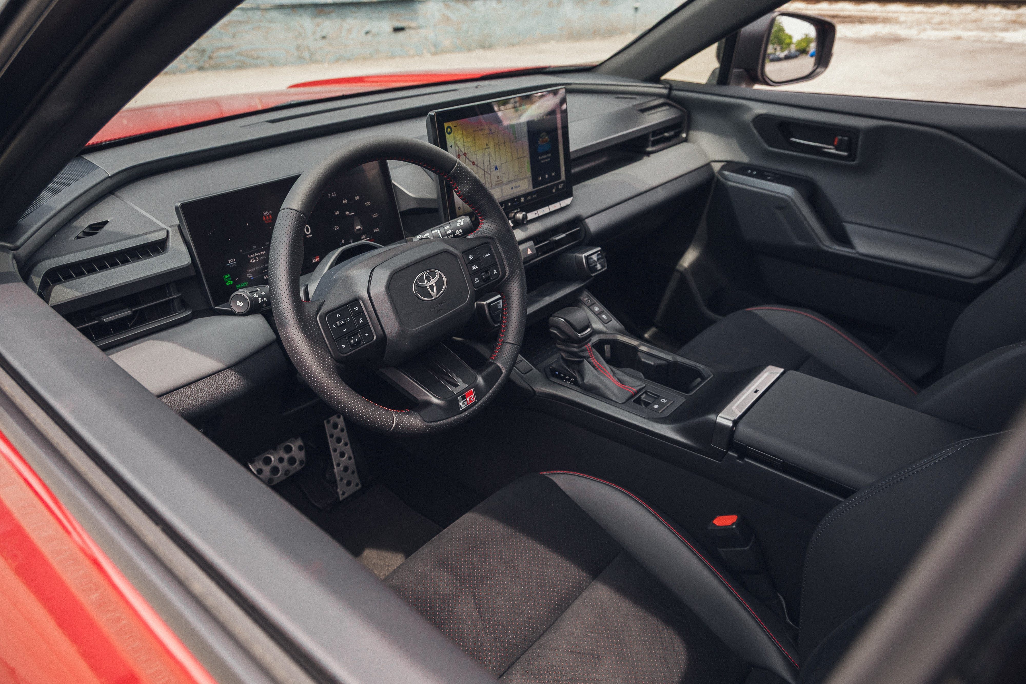 Intip Kabin 2026 Toyota RAV4 GR Sport Hybrid, SUV Sporty dengan Sentuhan Premium
