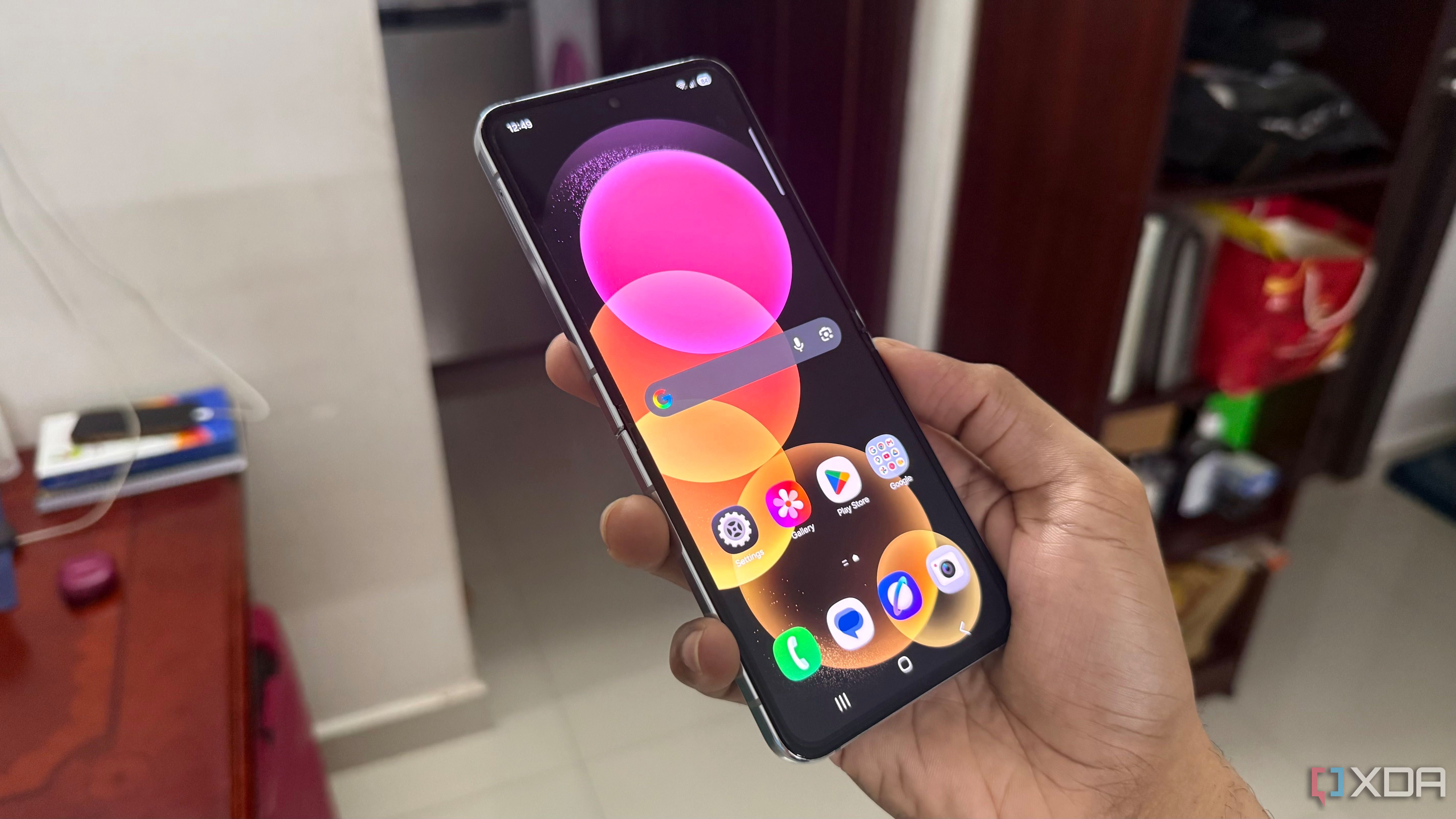 Samsung Galaxy Z Flip 5 Masih Kencang, Ini 4 Fitur One UI yang Dimatikan Agar Makin Responsif