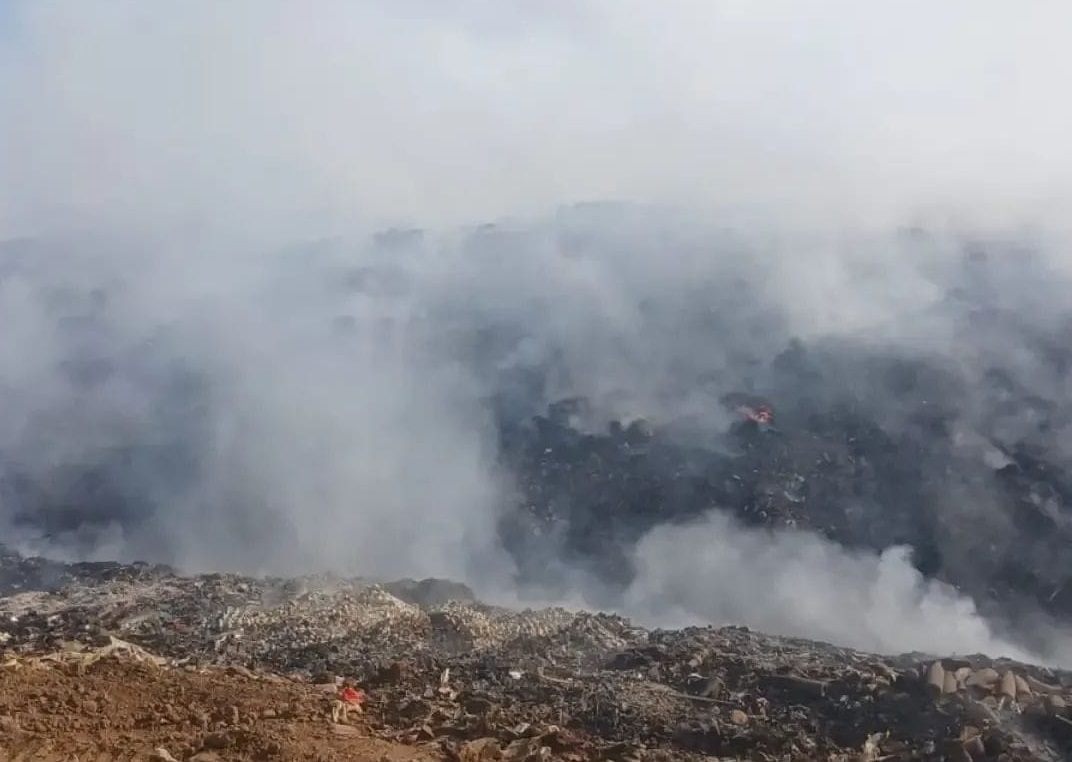 TPSA Ciniru Kuningan Terbakar, Asap Tebal Menyelimuti Permukiman Warga Jalaksana