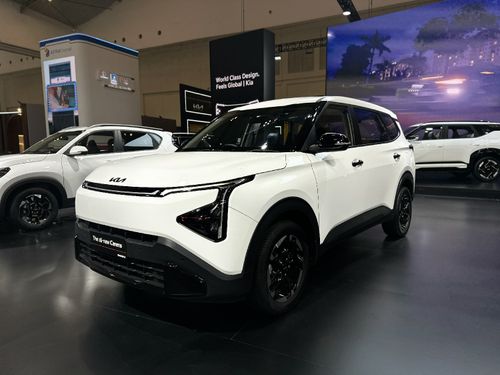 Kia Carens Menang Favorite Passenger Car MPV di GIIAS 2026, Kia Siap Produksi Lokal Carens EV November 2026