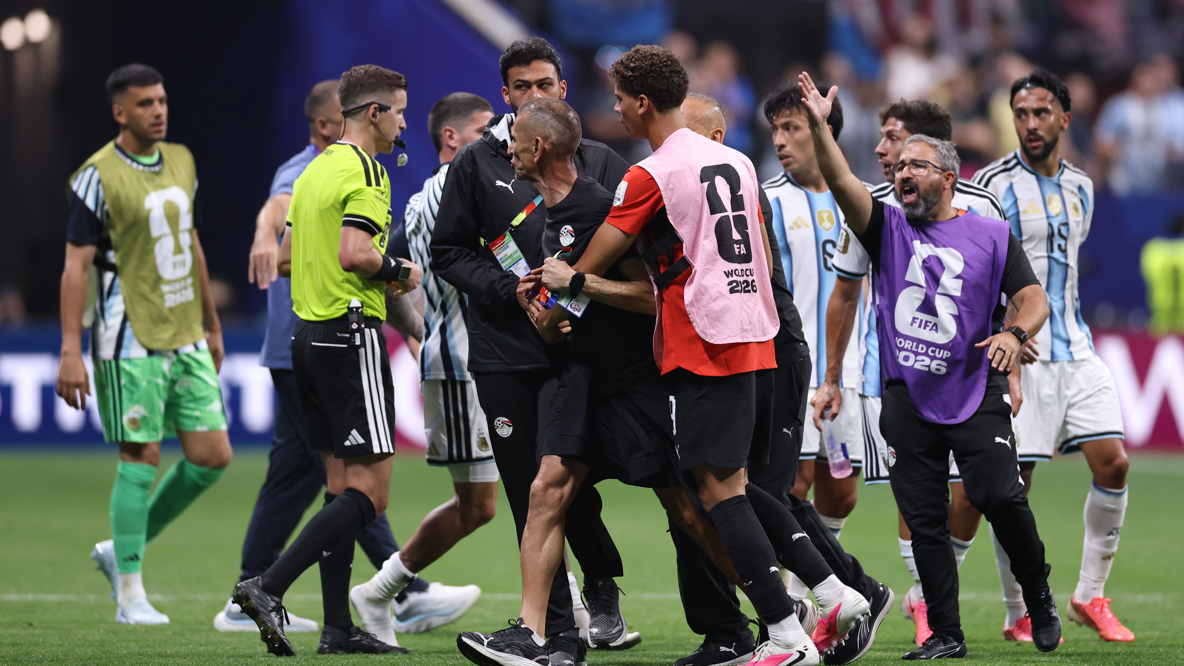 FIFA Skors Pelatih Kiper Mesir Dua Laga dan Denda Rp 750 Juta Usai Protes di Laga Lawan Argentina