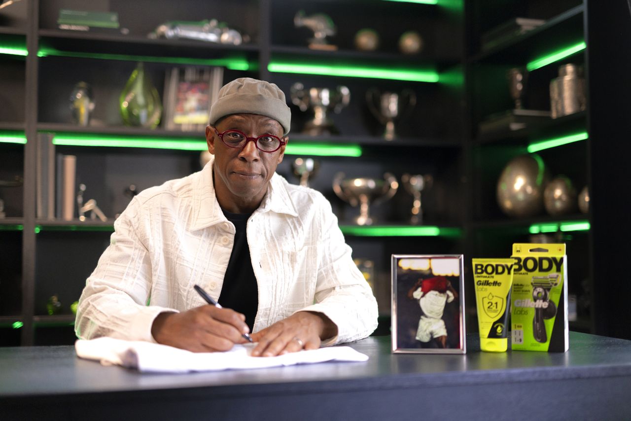 Ian Wright Dukung Petisi Hapus Aturan Kartu Kuning untuk Selebrasi Buka Baju