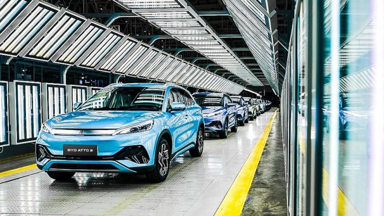 GIIAS 2026 Umumkan Mobil dan Motor Terfavorit, Hyundai Ioniq 9 hingga AHM NX500 Raih Penghargaan
