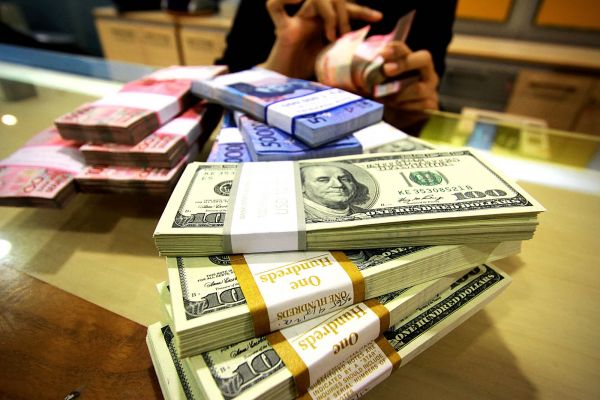 Rupiah Tembus Rp17.861 per Dolar AS, IKK Terendah sejak September 2025 dan Blokade Hormuz Jadi Pemicu