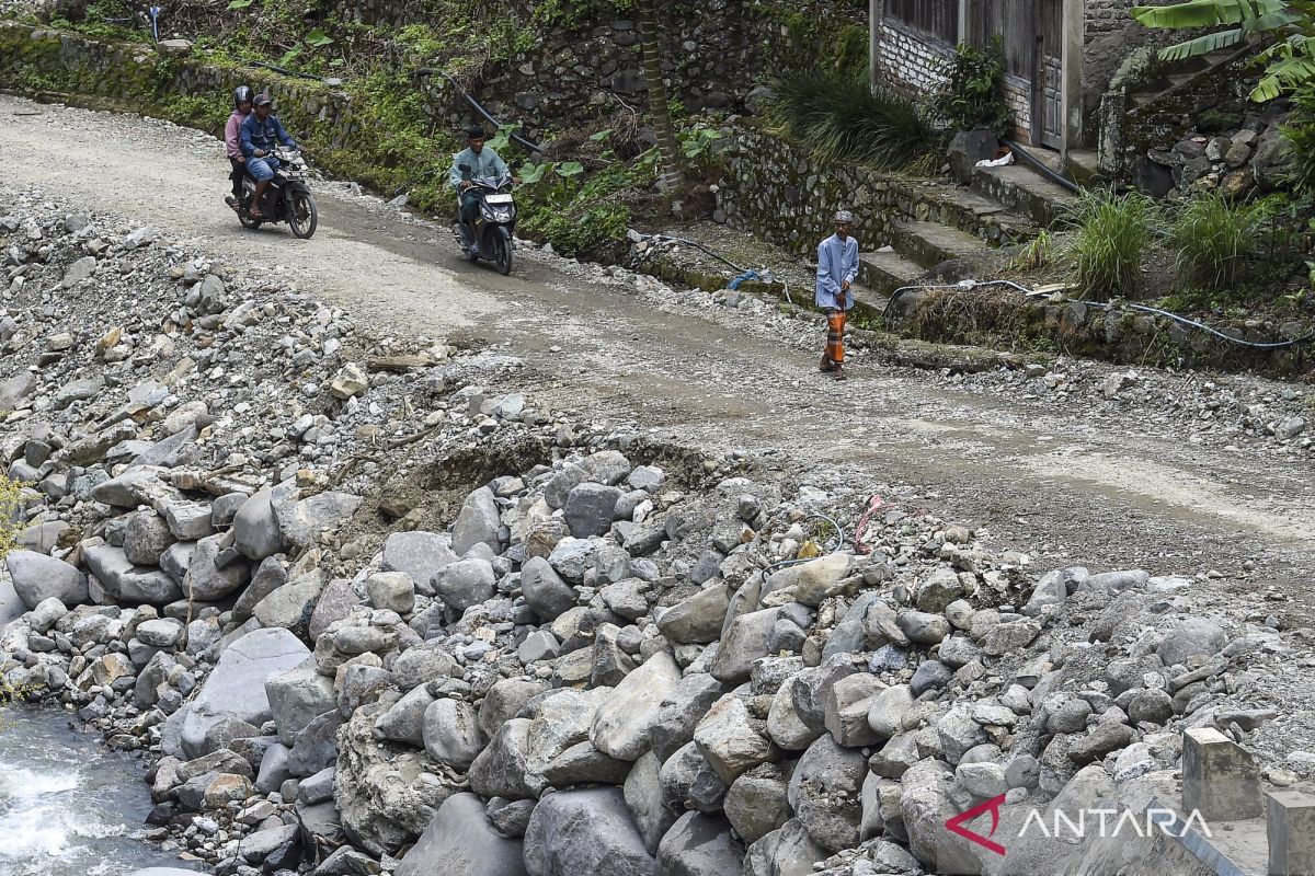 Delapan Bulan Pasca-Banjir Bandang Agam, Retakan Tanah Masih Menganga dan Warga Hidup dalam Kekhawatiran