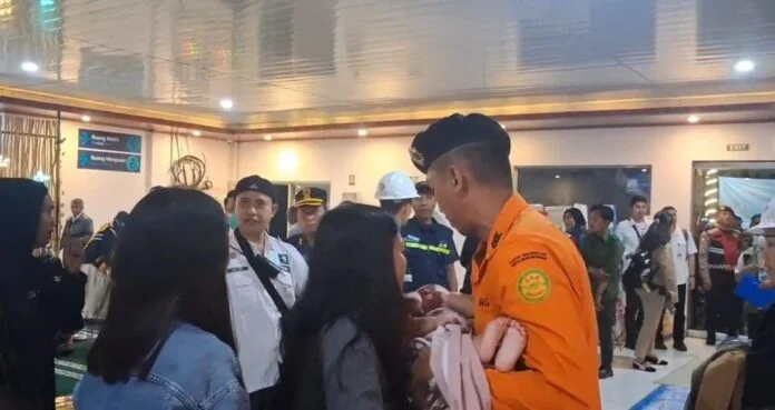 8 Jam Terombang-ambing di Laut, Ibu Asal Gunungsari Selamatkan Bayi 7 Bulan usai KMP Putri Yasmin Terbakar