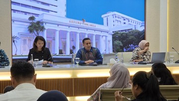 Kemlu Pastikan Pemadaman Karhutla Kalimantan Terus Berjalan meski Asap Capai Sarawak