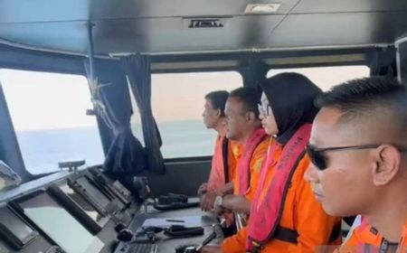 Tim SAR Perluas Area Pencarian 5 Penumpang KMP Putri Yasmin yang Hilang di Selat Lombok