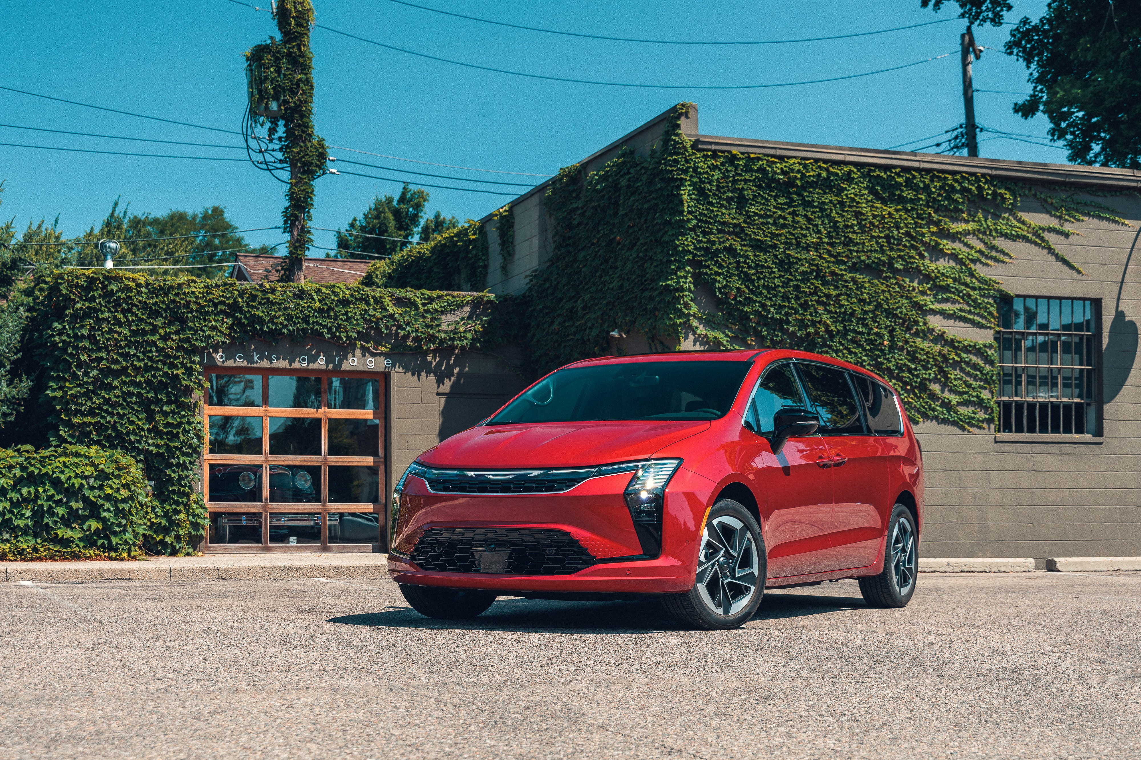 Review Chrysler Pacifica 2027: Desain Baru, Mesin Lawas, dan Posisi yang Makin Terjepit