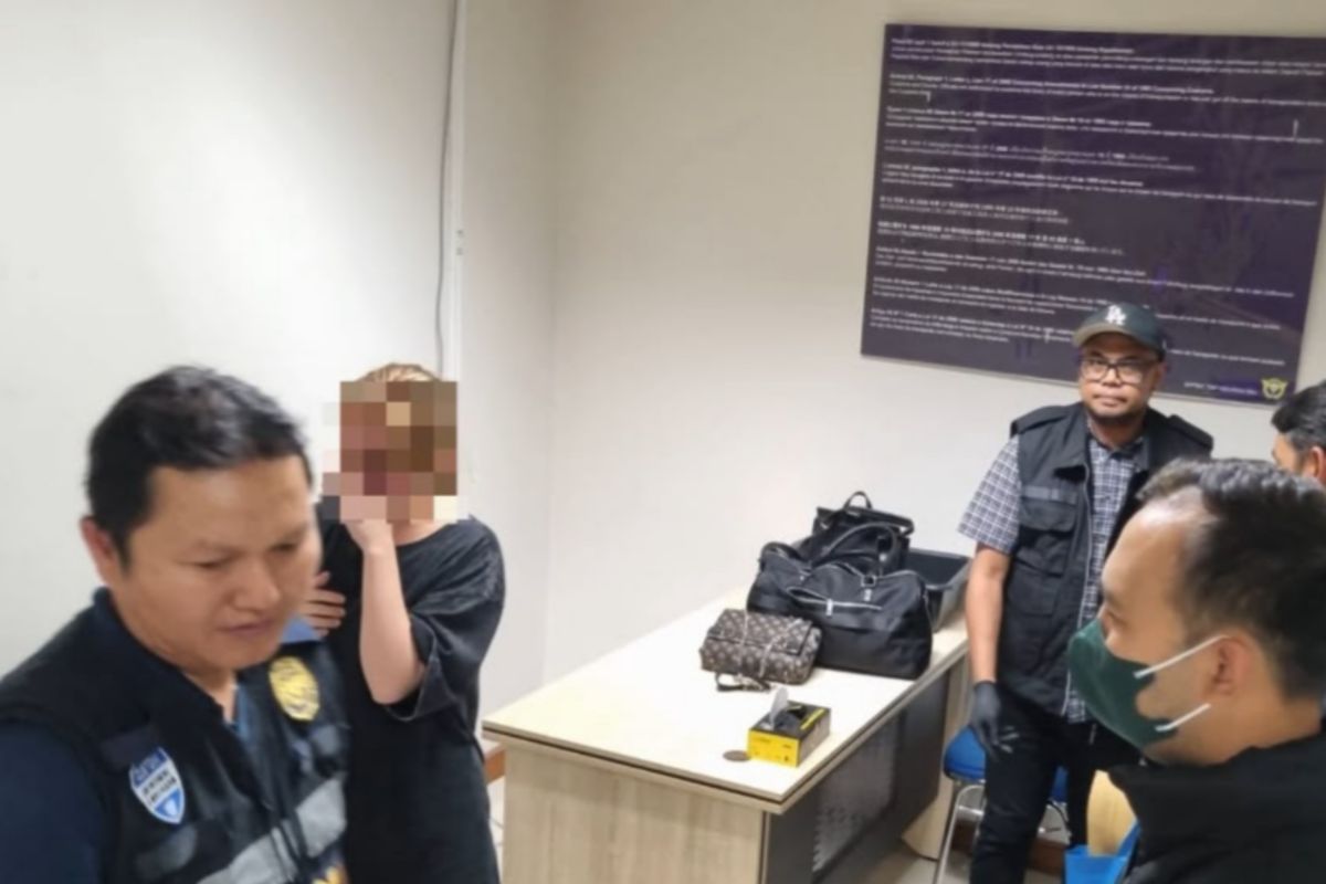BNNP Bali Gagalkan Penyelundupan 1.079 Gram Hasish Jaringan Kazakhstan-Bali, WNA Perempuan 25 Tahun Diamankan