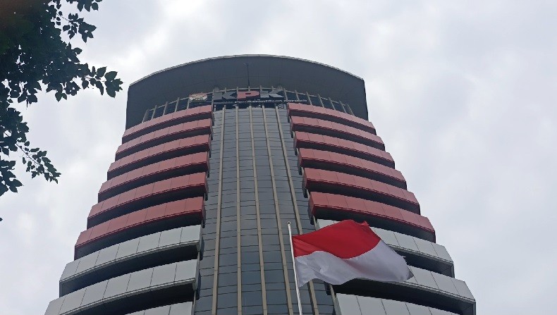 KPK Sita Emas 1,3 Kg dan Uang Rp100 Juta dari Rumah Pemeriksa Pajak di Malang