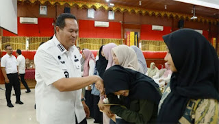76 Mahasiswa Pariaman Dilepas Wali Kota Yota Balad untuk Kuliah di 18 PTN dan PTS, Ada yang Sampai ke UI dan UGM