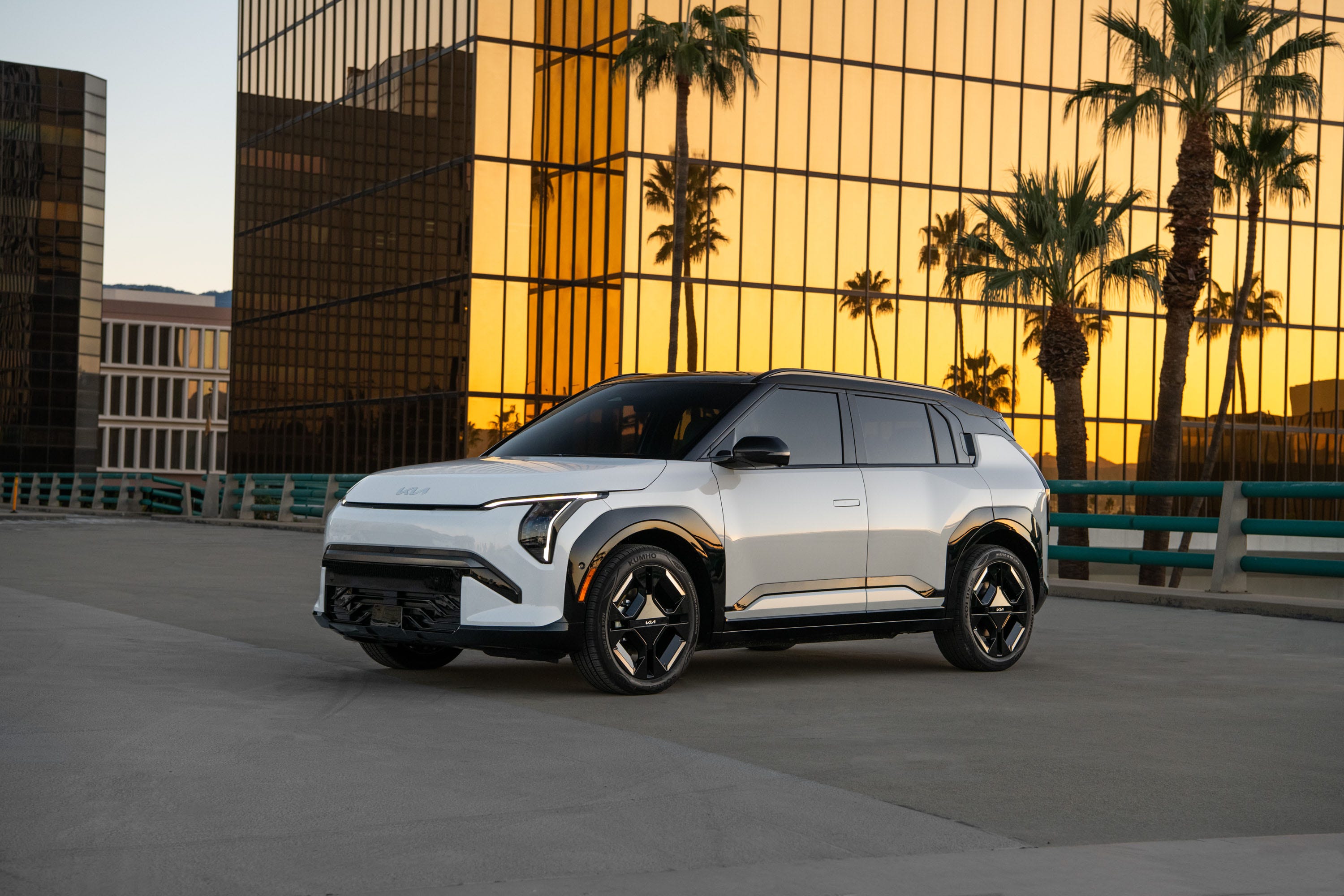 Kia EV3 2027 Resmi Diumumkan: Harga Mulai Rp 500 Jutaan, Varian Termurah Cuma 221 Mil