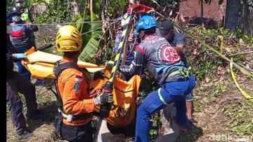 Ular Kobra Sembunyi di Samping Jasad Wanita Tasikmalaya, Evakuasi dari Sumur Tua Berlangsung Dramatis