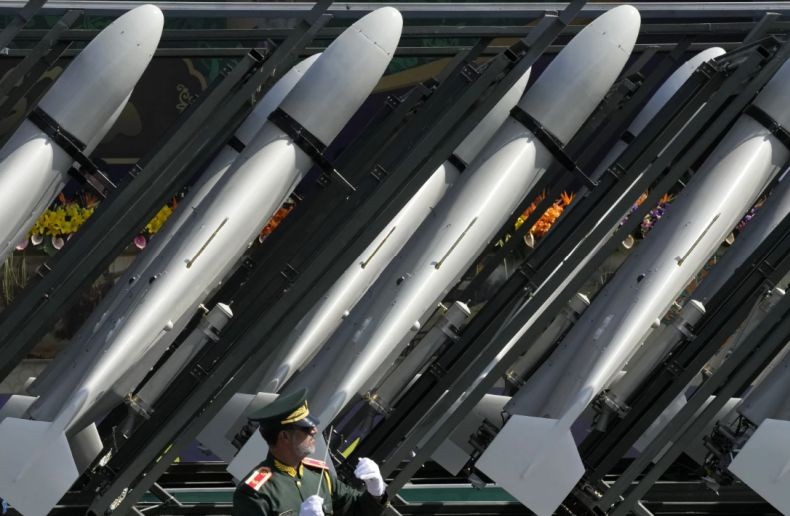 Iran: Selat Hormuz Tetap Diblokade, Klaim Trump Tak Ubah Kenyataan