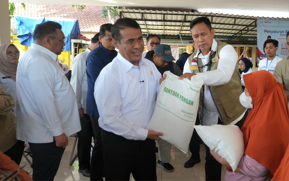 BULOG Salurkan 997 Ribu Ton Beras Gratis ke 33,24 Juta Warga, Surabaya Kebagian 184 Ribu Penerima
