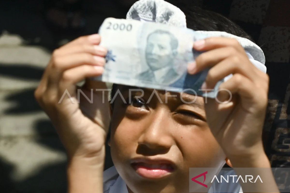 Rupiah Dibuka Melemah ke Rp17.879 per Dolar AS, Analis Sebut Tekanan Geopolitik Timur Tengah Masih Berlanjut