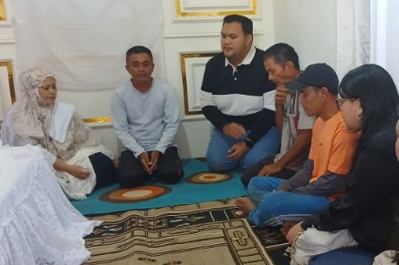 Ketua TIDAR Sulut Standius Bara Prima Sambangi Rumah Duka Korban Drag Race di Kotamobagu, Santunan Diserahkan ke 8 Keluarga