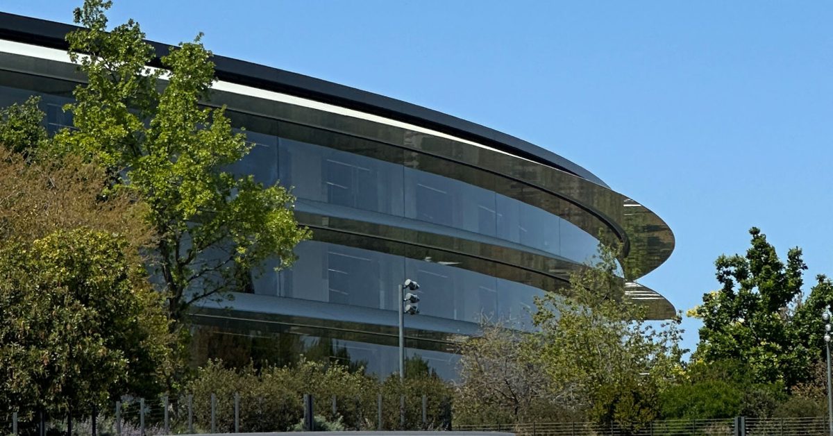 Apple Rekrut Eks Eksekutif American Airlines untuk Pimpin Urusan Pemerintahan