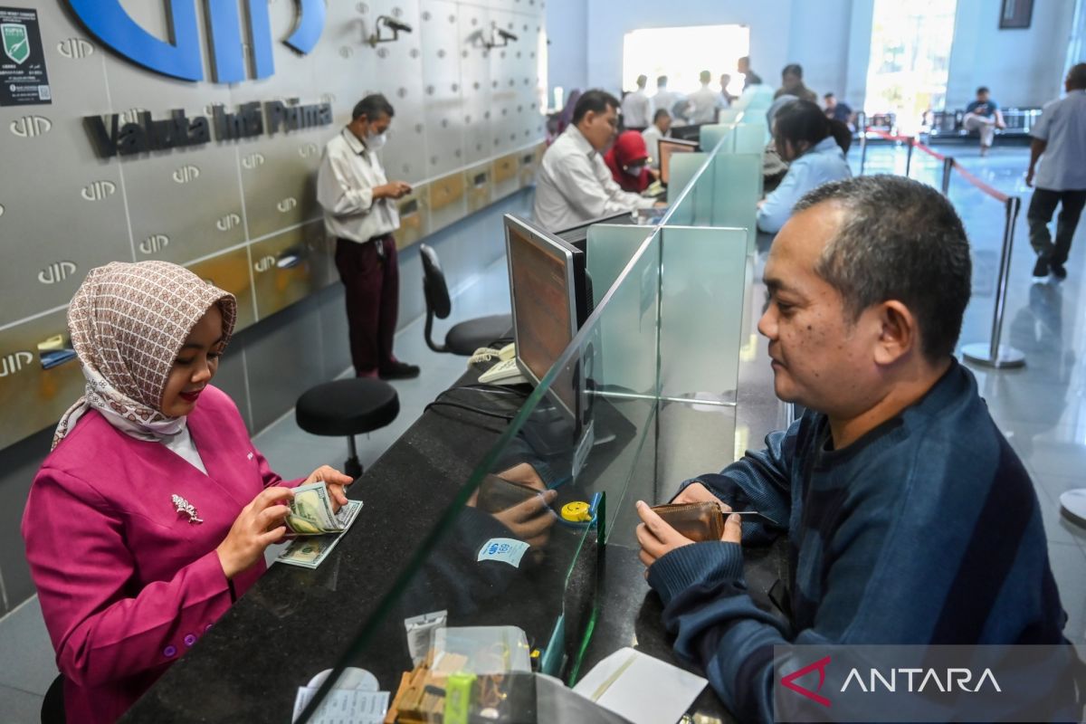 Rupiah Menguat 4 Poin ke Rp17.873 per Dolar AS pada Pembukaan Perdagangan Jumat