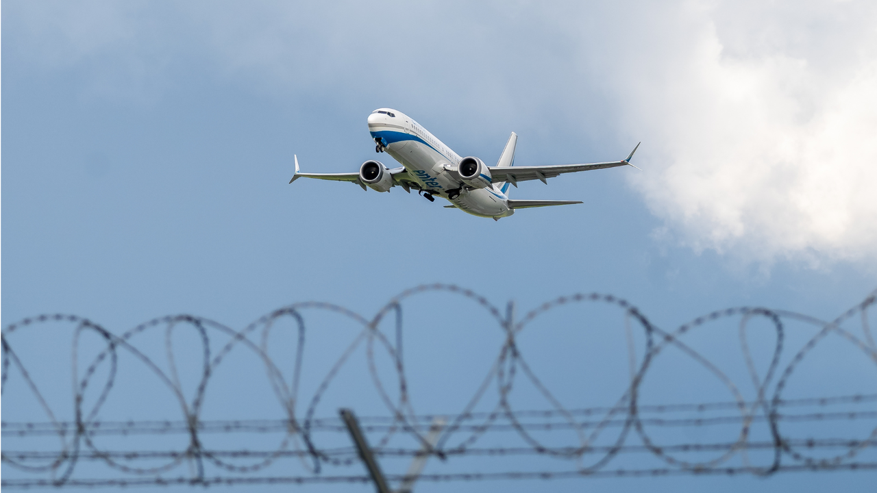 Perangkat Sekecil Koin Bisa Retas Avionik Boeing 737 via Wi-Fi Kabin, Ini Dampaknya