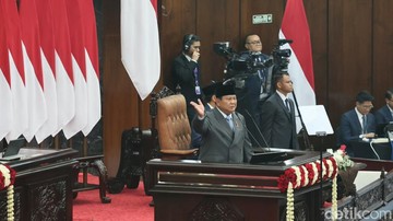 Prabowo ke Menkeu: Saya Aman Kalau Bapak Senyum, tapi Subsidi Tambah Bikin Mengkerut