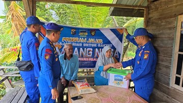 Polda Riau Salurkan Bantuan Sosial ke Pulau Mendol, Jangkau Warga Pesisir Pelalawan