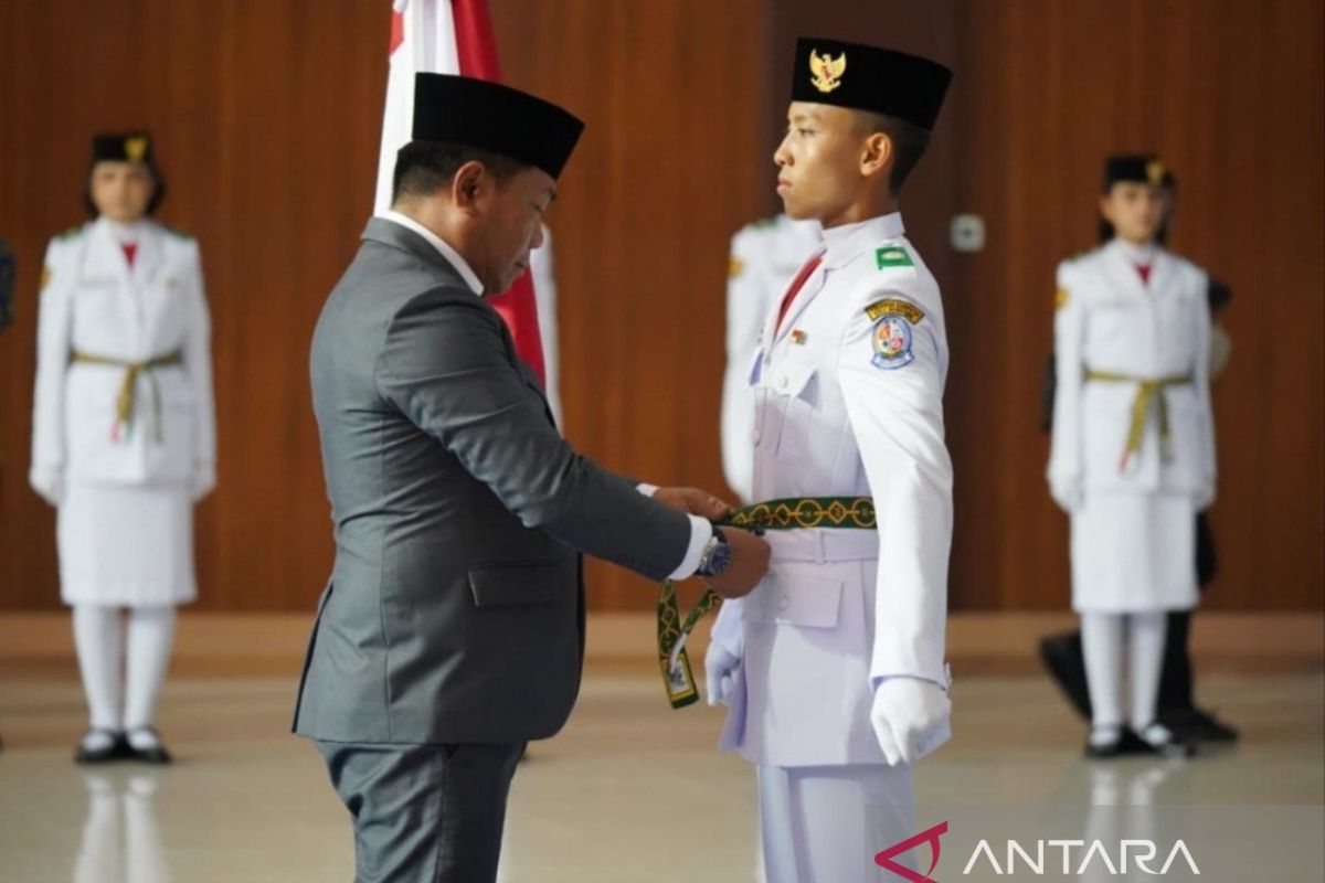 Wakil Bupati Deli Serdang Lom Lom Suwondo Kukuhkan 45 Anggota Paskibraka untuk HUT ke-81 Kemerdekaan RI