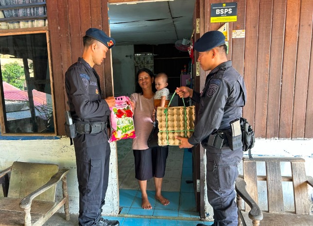 Sat Brimob Polda Kaltim Salurkan Ratusan Paket Sembako di Balikpapan dan Paser, Jumat Berkah Jadi Ajang Silaturahmi