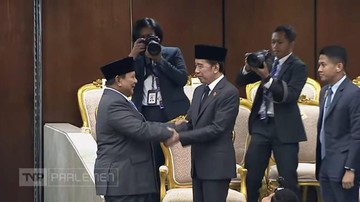 Usai Pidato di Sidang Tahunan MPR, Prabowo Hormat dan Salami Jokowi di Depan Para Pemimpin Lembaga Negara
