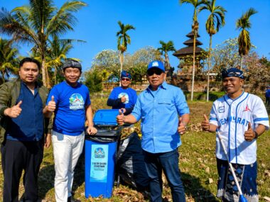 Relawan Demokrat Bali Bersihkan Kawasan Pura Rambut Siwi, Tanam Pohon dan Lepas Burung Merpati untuk Jaga Pariwisata Jembrana