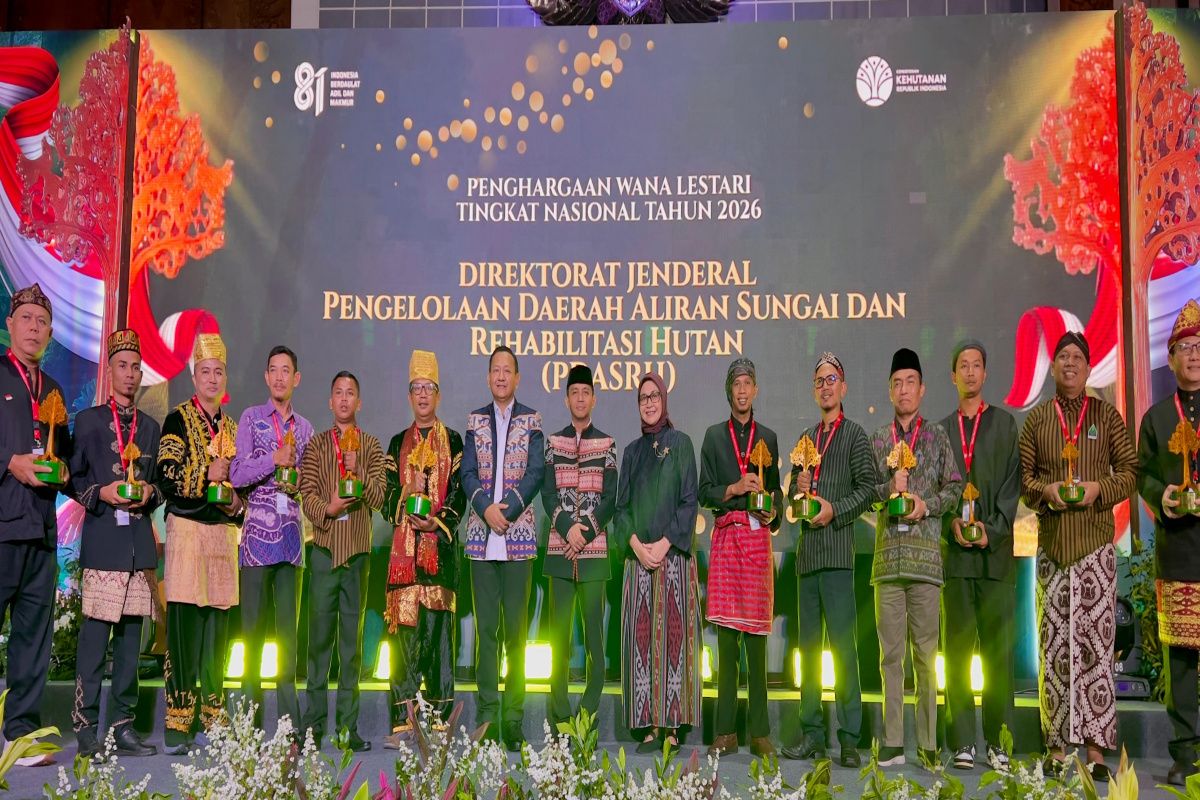 Pegiat Mangrove Polewali Mandar Muhammad Yusri Raih Penghargaan Wana Lestari dari Menteri Kehutanan